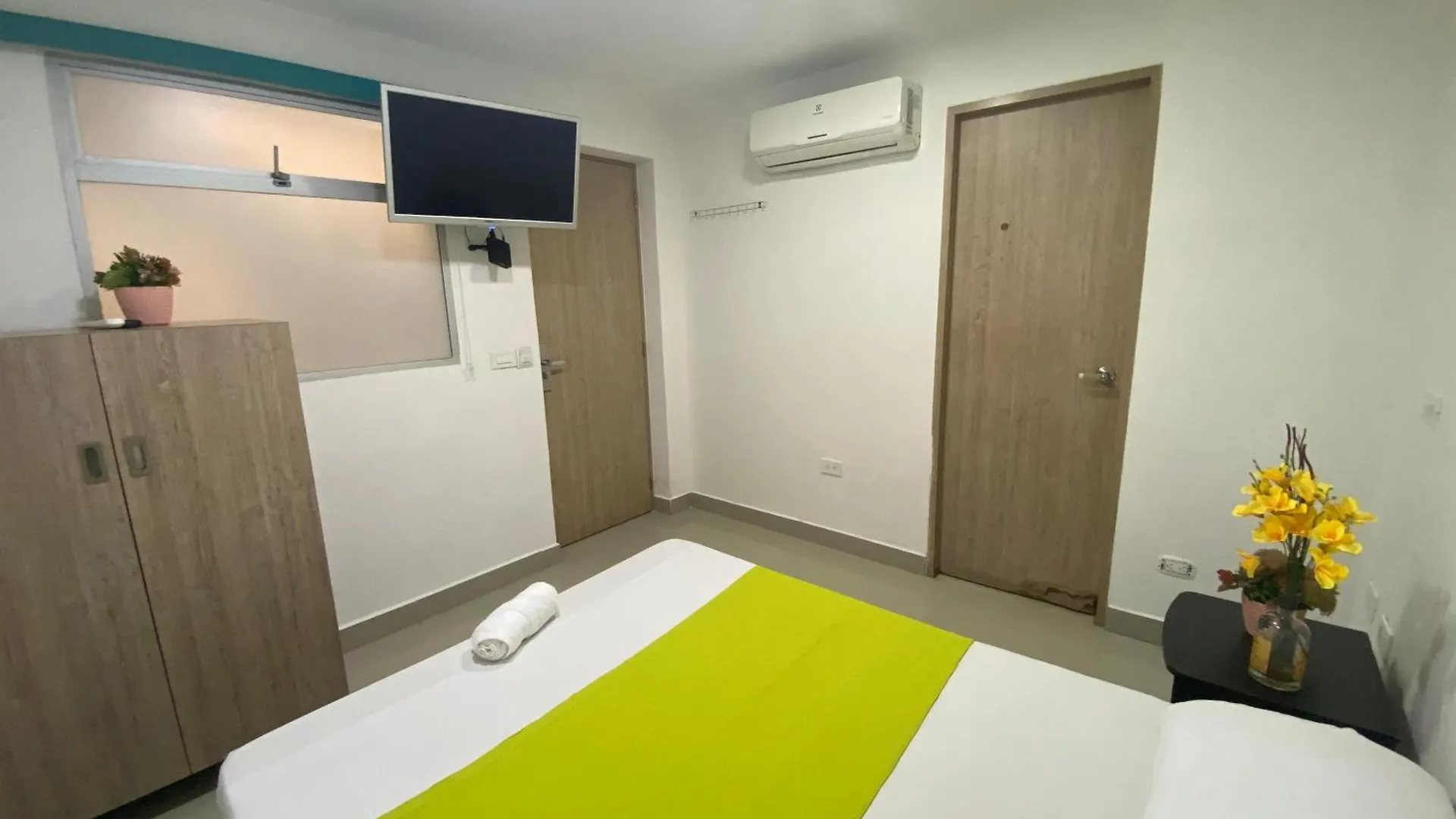 ***  Hotel Emporium El Coral Laureles Medellín Colombia