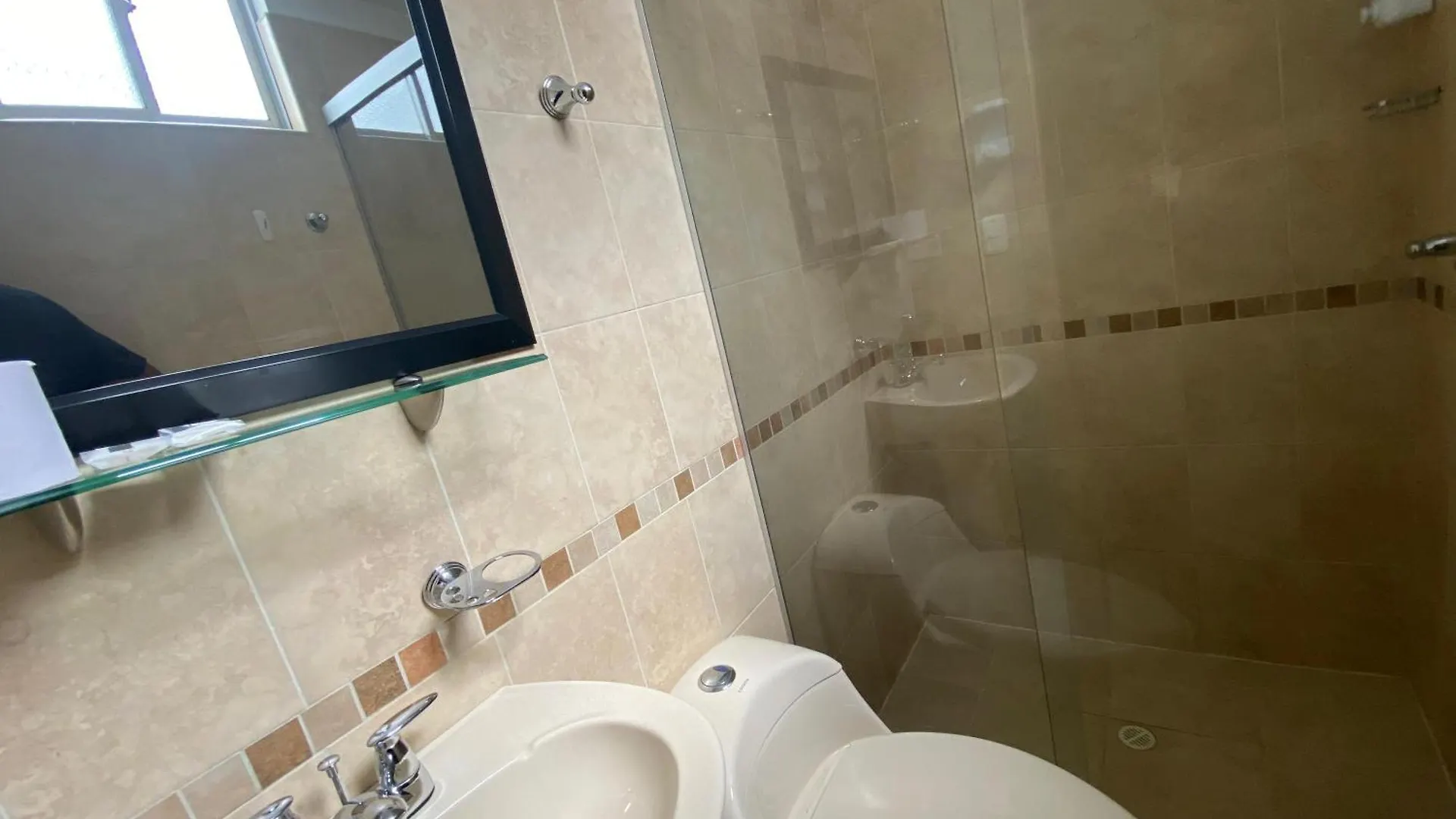 ***  Hotel Emporium El Coral Laureles Medellín Colombia